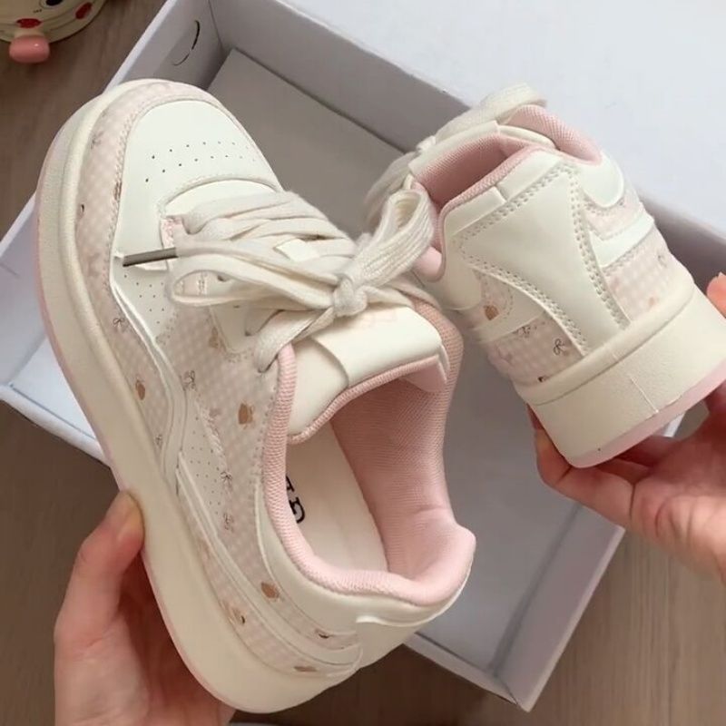 Damen Bequeme Freizeitsneaker mit floralem Design Echo Archiv