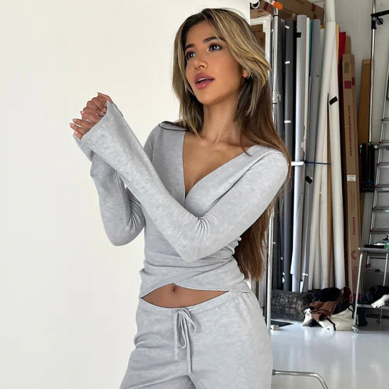 Damen nan Wickel-Cropped-Top mit tiefem V‑Ausschnitt, taillierter Wickelform und langen Glockenärmeln Echo Archiv