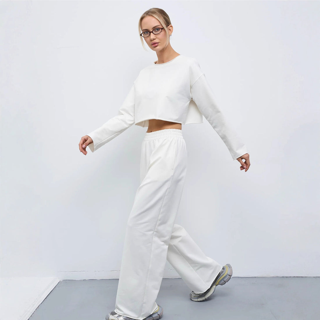 Damen Kurzgeschnittenes Sweatshirt und High-Waist Relax-Jogginghose Set – Avérine