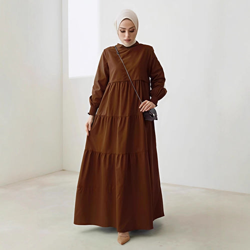 Damen Maxikleid mit Stufenrock, hohem Kragen und gerafften Ärmeln – Valéora