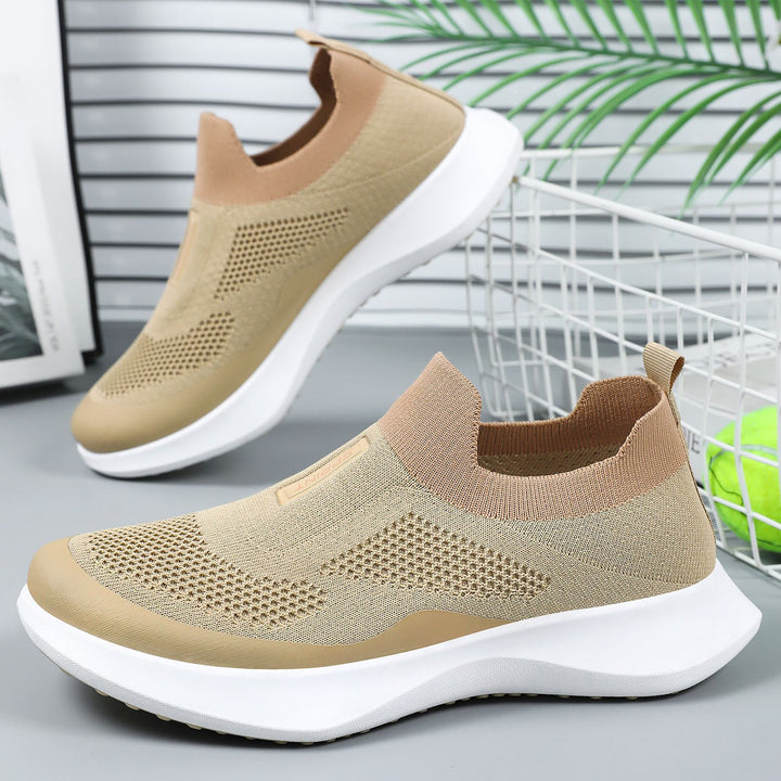 Damen nan leichter Strick-Slip-On Sneaker mit sockenähnlichem Schaft, elastischem Einstieg und ergonomischer Memory-Plateausohle Echo Archiv