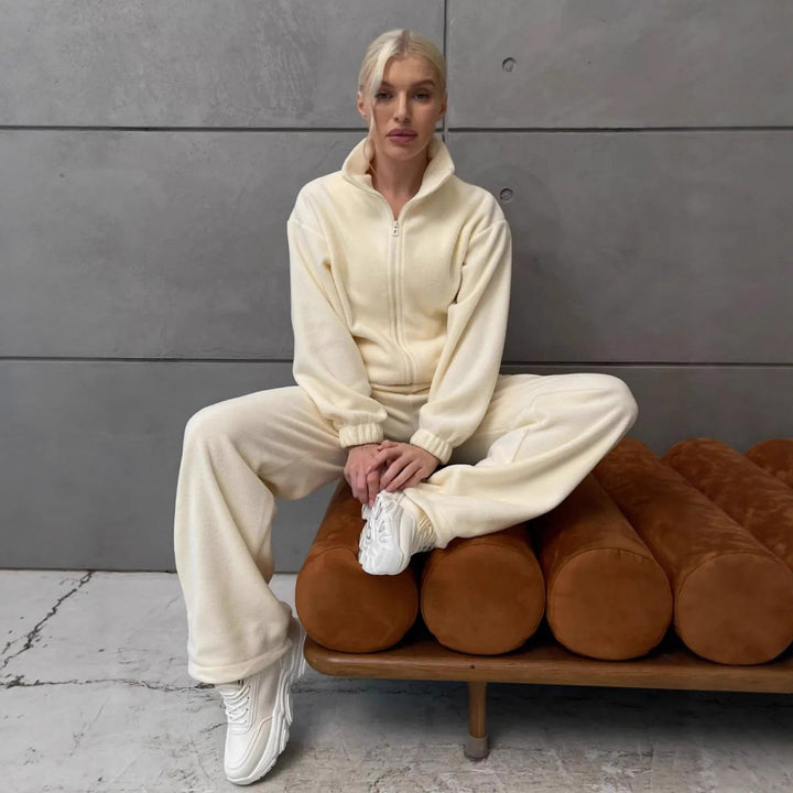 Damen ultrasoftes Microfleece-Set mit kurzer Stehkragen-Zipjacke und weitem High‑Waist Loungehose – Auréline