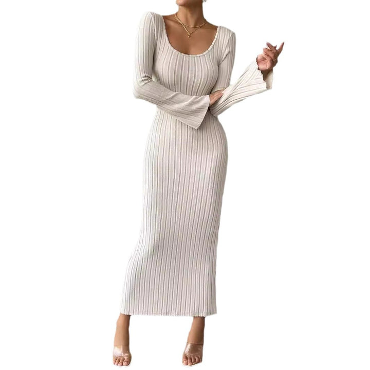 Damen geripptes Midaxi-Kleid mit U-Ausschnitt, figurbetonter Stretch-Silhouette und ausgestellten Ärmeln – Élara