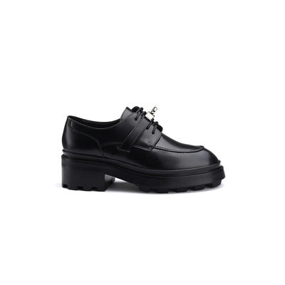 Damen Chunky‑Loafer mit profilierter Lug‑Sohle, breitem Riemen und metallischer Zierkappe Echo Archiv