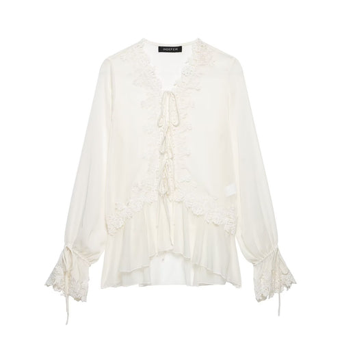 Damen Romantische Chiffonbluse mit Spitzenbesatz, V‑Ausschnitt und Volantstufen Echo Archiv