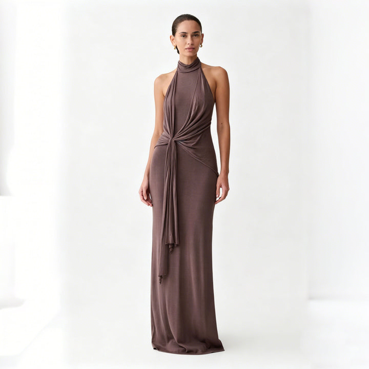 Damen Elegantes Maxikleid mit hohem Kragen und raffinierten Drapierungen Echo Archiv