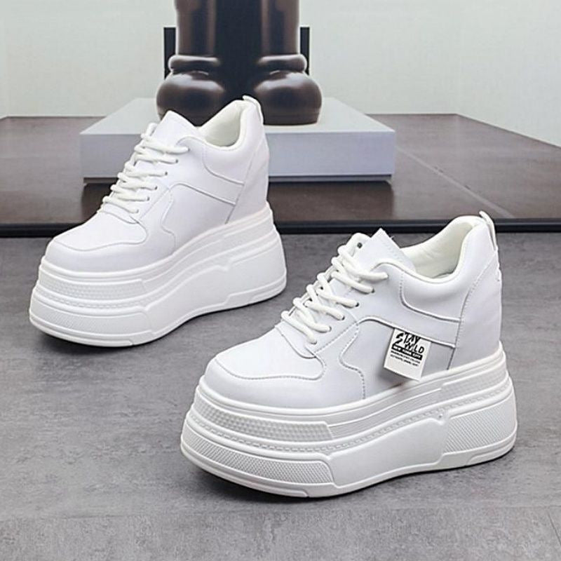 Damen Plattform Sneakers mit modischer Silhouette und stabiler Sohle Echo Archiv