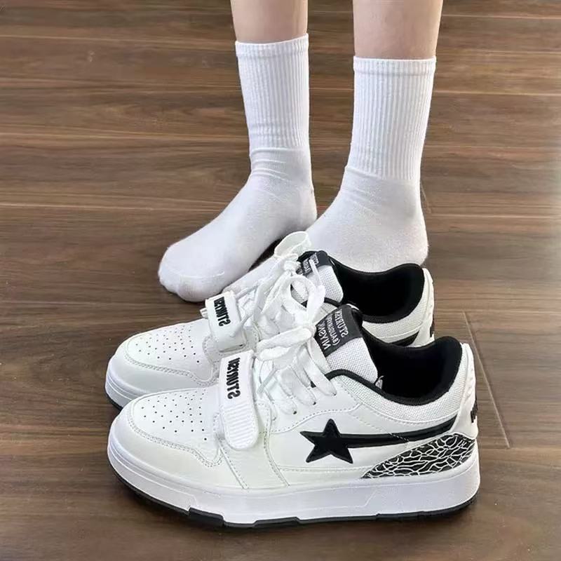 Damen Sportliche Sneakers mit strapazierfähigem Obermaterial und rutschfester Sohle Echo Archiv