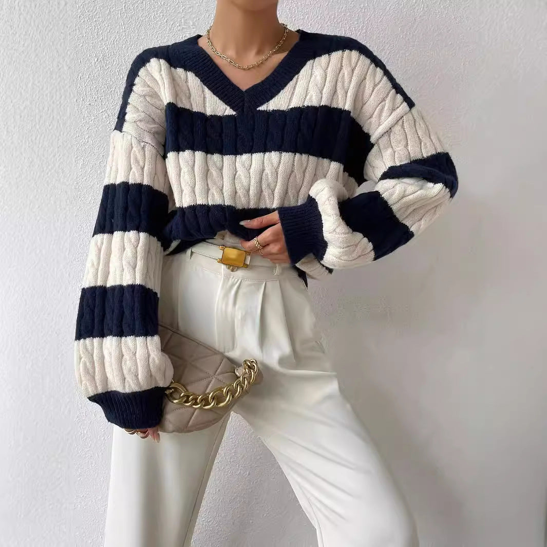 Damen nan gestreifter Grobstrick-Pullover mit Zopfmuster, tiefem V-Ausschnitt und oversized Passform Echo Archiv