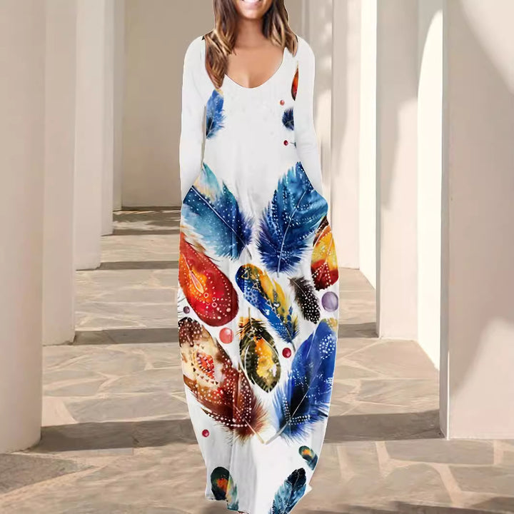 Damen Fließendes Maxikleid mit auffälligem Federmotiv, tiefem Rundhalsausschnitt und Seitentaschen – Valéora