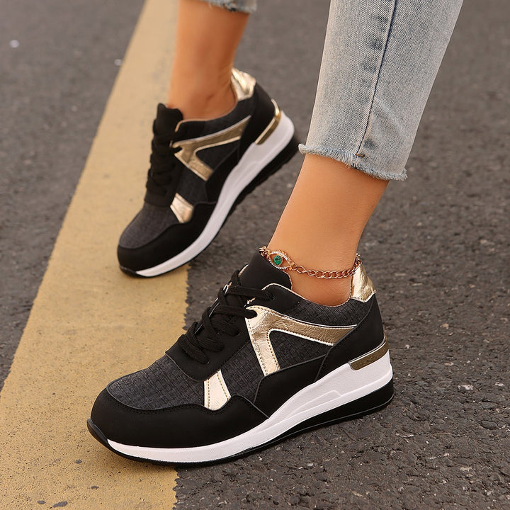 Damen sportlicher Keil-Sneaker mit gepolstertem Memory-Fußbett und eleganten Metallic-Akzenten Echo Archiv