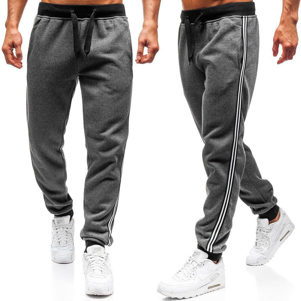 Herren Sportliche Jogginghose mit seitlichen Kontraststreifen Echoarchiv
