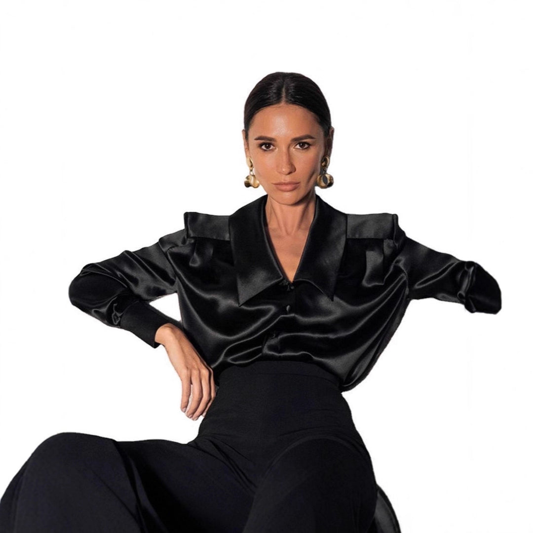 Damen Satinbluse mit übergroßem Spitzkragen und eleganten Langärmeln Echoarchiv