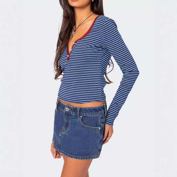 Damen tailliertes Cropped-Langarmshirt mit Knopfleiste und tiefem Rundhalsausschnitt – Avérine