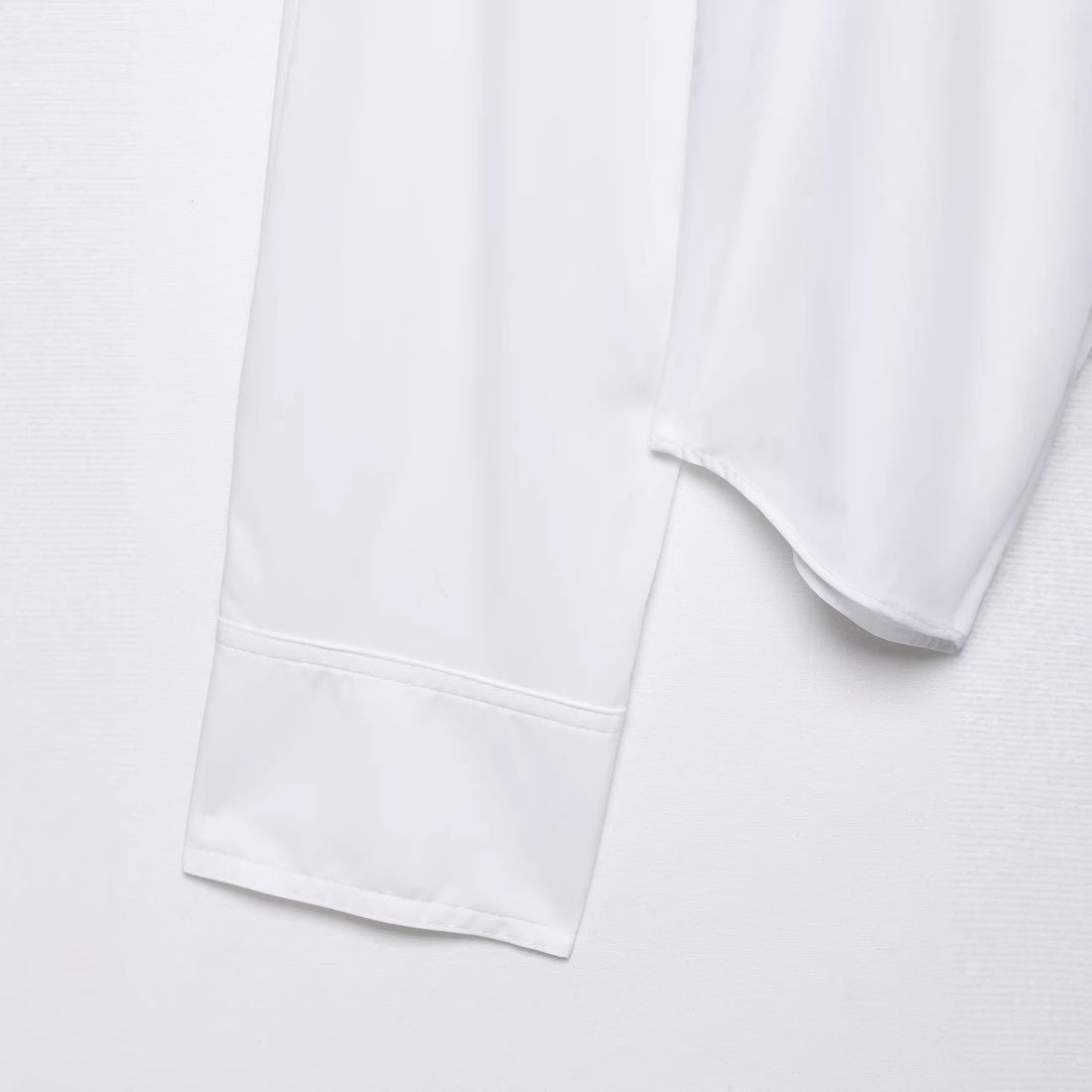 Damen Oversized-Hemdbluse mit Schnürverschluss und verlängerten Manschetten Echoarchiv