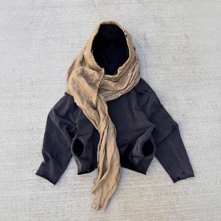 Unisex nan Kapuzenpullover im Gebrauchsspurenstil mit angeschlossenem Schlauchschal und ausgefransten Öffnungen Echo Archiv