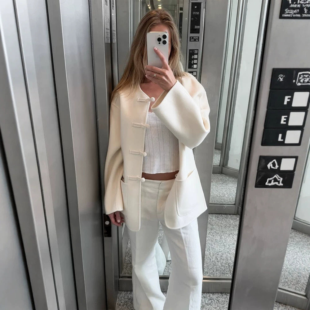 Damen Kurzmantel mit chinesischen Knebelverschlüssen, Oversize-Ärmeln und aufgesetzten Taschen Echoarchiv