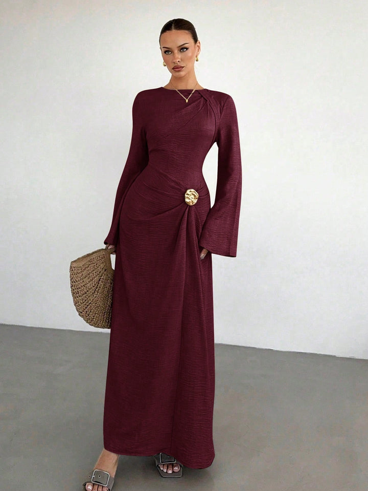 Damen Maxikleid mit Drapierter Taille, langen Glockenärmeln und Zierbrosche Echo Archiv