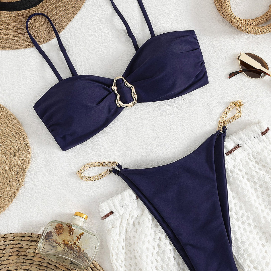 Damen Bikini mit dekorativem Anhänger und zarten Kettenriemen Echo Archiv
