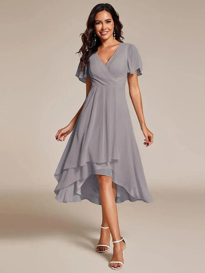 Damen elegantes Midikleid mit fließendem Stoff und asymmetrischen Ärmeln Echoarchiv
