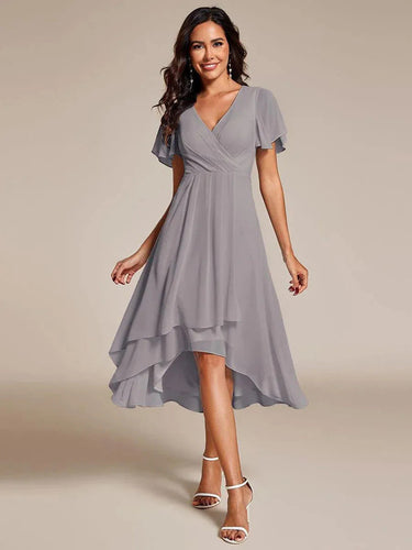 Damen elegantes Midikleid mit fließendem Stoff und asymmetrischen Ärmeln Echoarchiv
