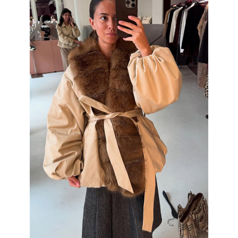 Damen Kurze Taillierte Jacke mit Fellkragen und Ballonärmeln Echoarchiv