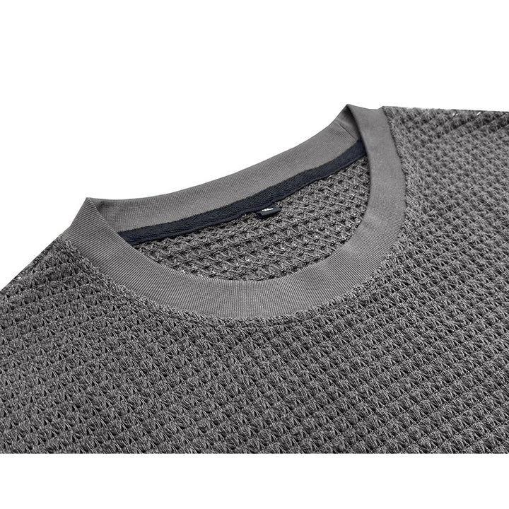 Herren Rundhalsshirt aus strukturiertem Material mit atmungsaktiven Eigenschaften Echoarchiv