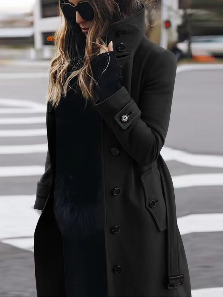 Damen Doppelreihiger Trenchcoat mit hohem Stehkragen, Taillengürtel und Manschetten-Detail – Montévia