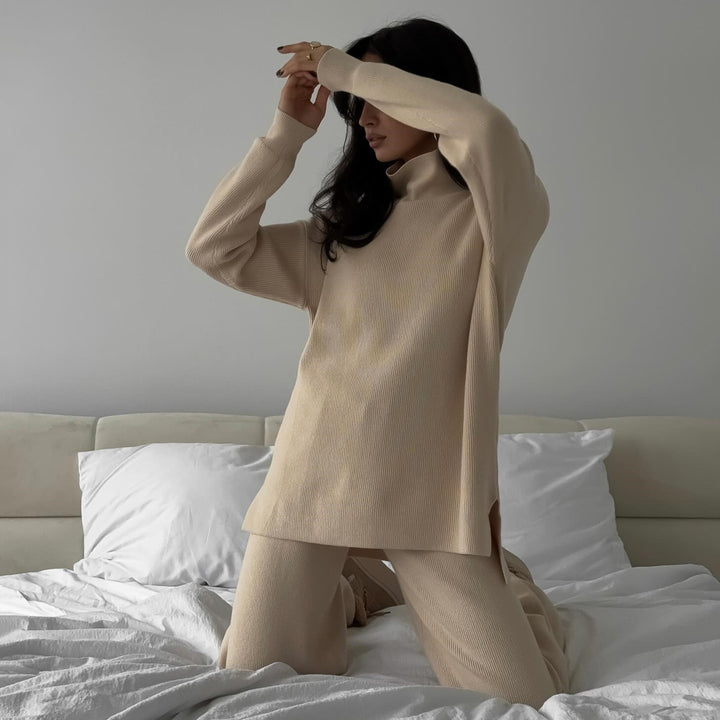 Damen Feiner Rippstrick-Loungewear-Set mit Stehkragen, Seitenschlitzen und hoher Taille – Mavelle
