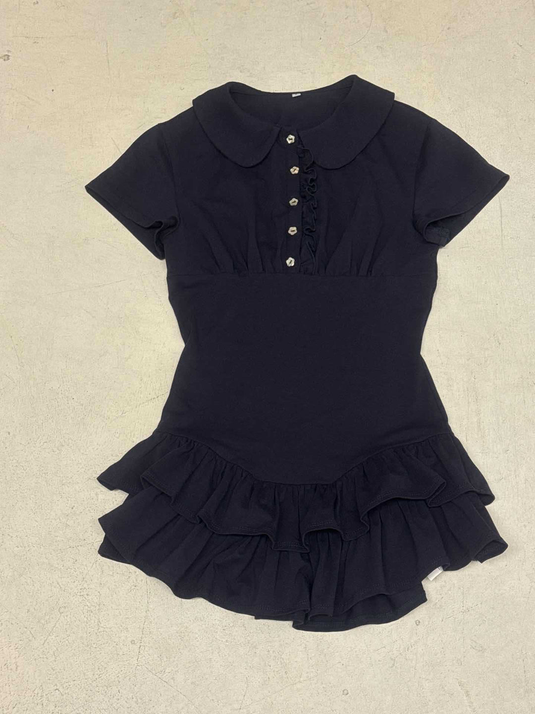 Damen Rüschen-Kleid mit Kragen und Knopfdetails Echo Archiv