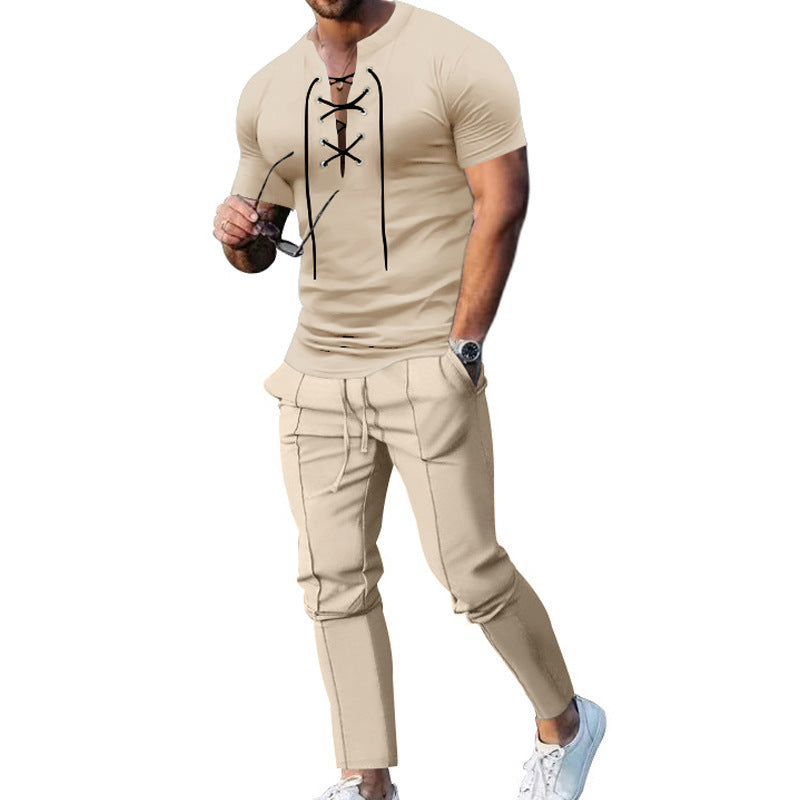Herren Freizeit-Set mit lässigem Henley-Oberteil und modernen Jogginghosen Echoarchiv