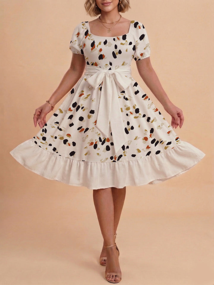 Damen Kleid mit tailliertem Schnitt und verspieltem Blumenmuster Echo Archiv