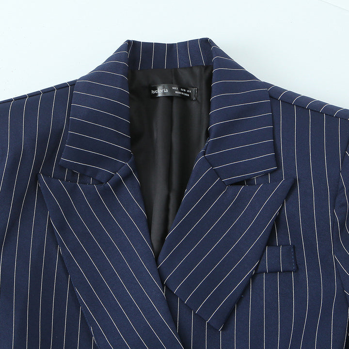 Damen nan taillierter Nadelstreifen-Blazer mit asymmetrischem Revers und Pattentaschen Echo Archiv