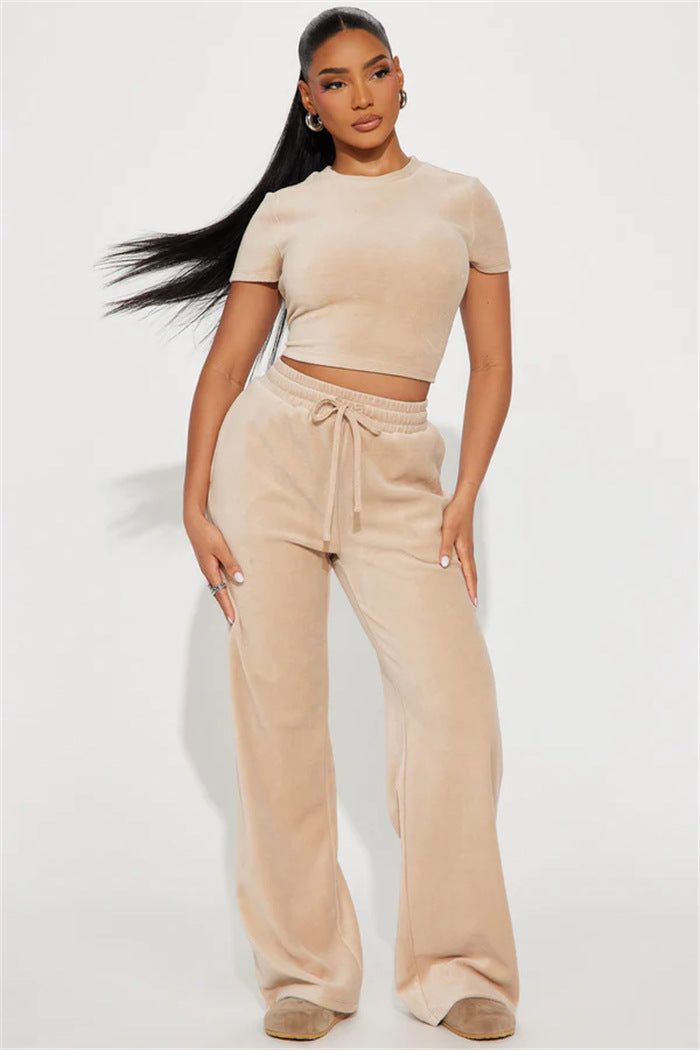 Damen Velours-Hausanzug mit bauchfreiem Shirt und weit geschnittener taillenhoher Jogginghose – Élanora