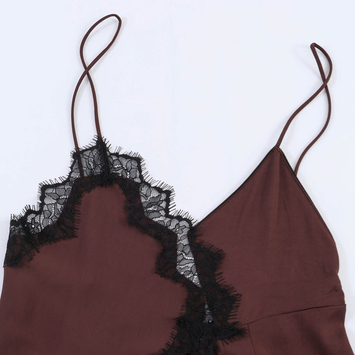 Damen Spitzen-Hängerchenkleid mit asymmetrischem Saum und zarten Trägern Echo Archiv