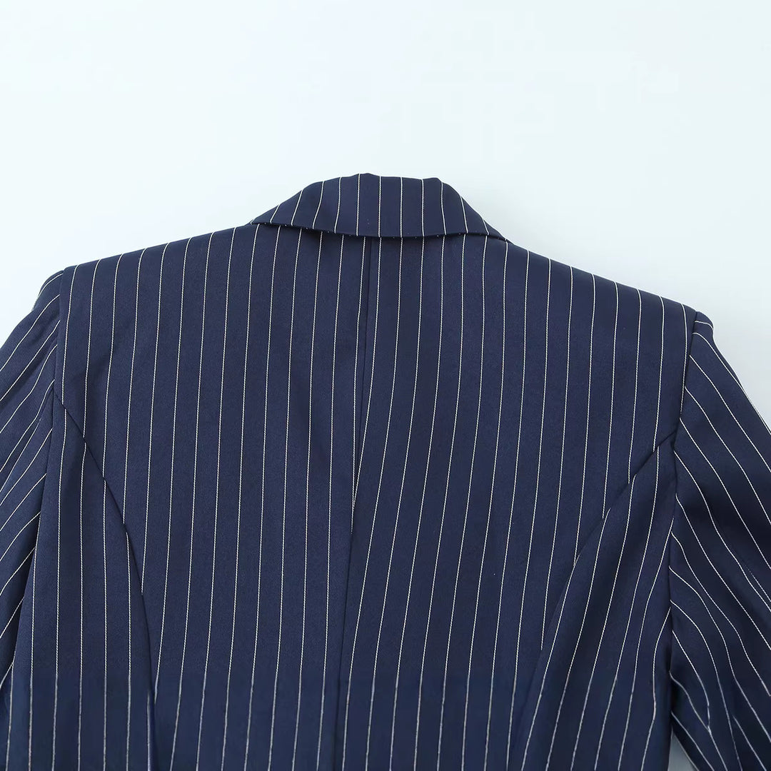 Damen Eleganter Nadelstreifen-Blazer mit asymmetrischem Revers und Pattentaschen Echoarchiv