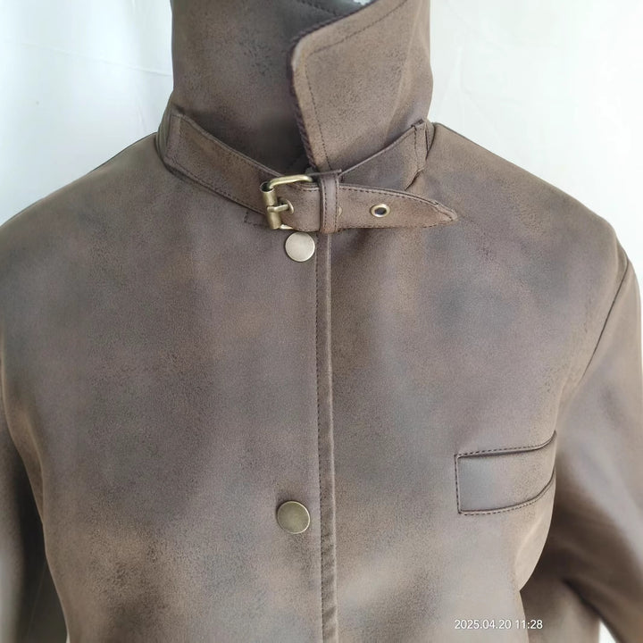 Damen extra langer Oversize Kunstledermantel mit verstellbarem Halsriemen, Druckknopffront, Pattentaschen und weiten Ärmeln – Montévia