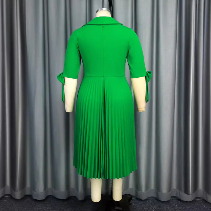Damen Falten Kleid mit eleganter Kragen- und Ärmelgestaltung Echo Archiv