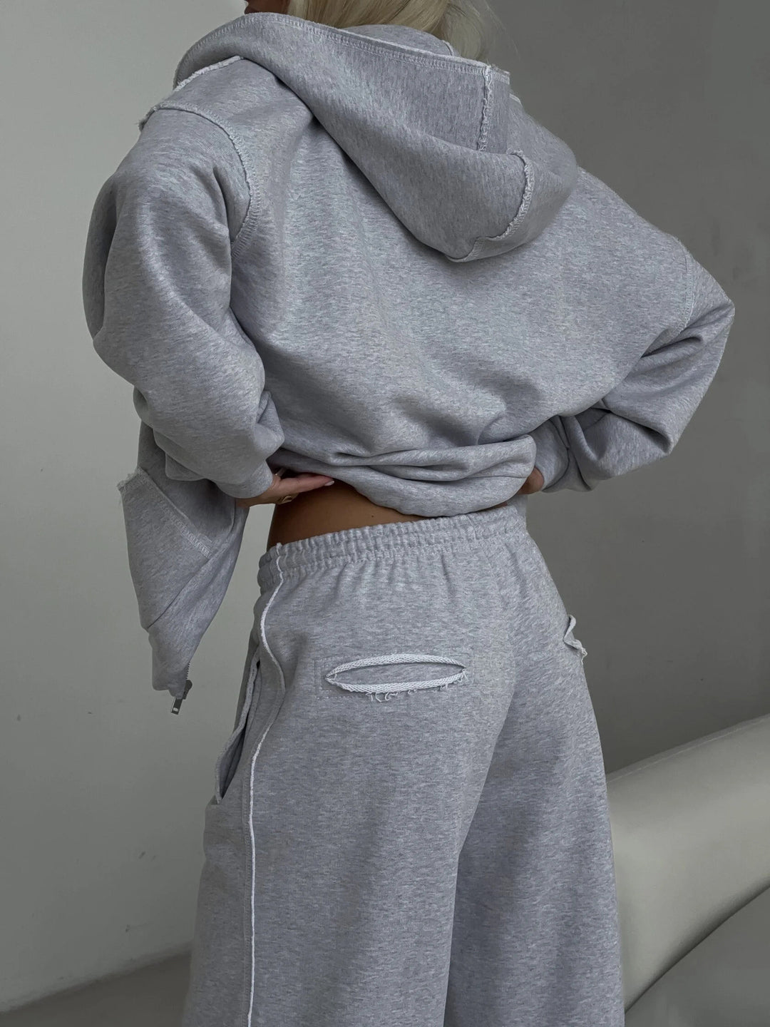 Damen oversized kurz geschnittener Kapuzenpullover und hochtaillierte Jogginghose Set aus Bio-Baumwollfleece – Auréline