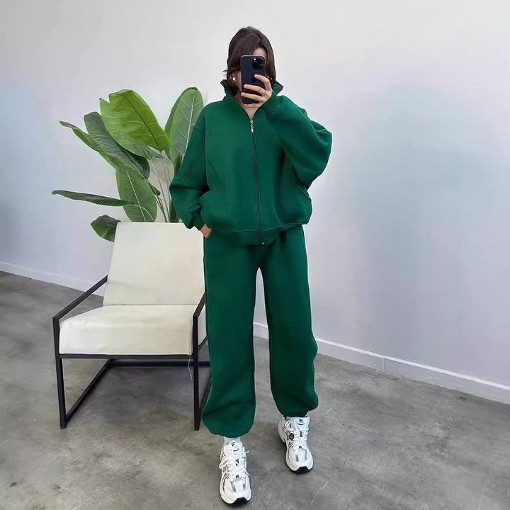 Damen Oversize Fleece-Set mit Reißverschlussjacke und weiten Jogginghosen Echoarchiv