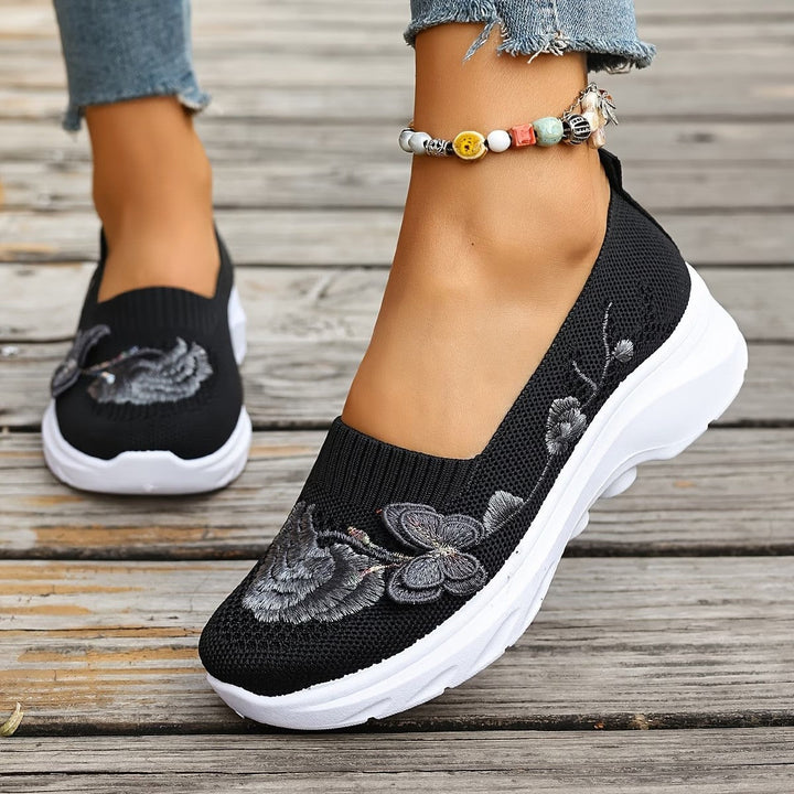 Damen Elegante Slip-On Sneakers mit floralen Stickereien Echo Archiv
