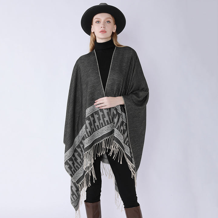 Damen Capeponcho aus feinem Wollmix mit ornamentaler Bordürenkante und Zipfelrand – Montévia
