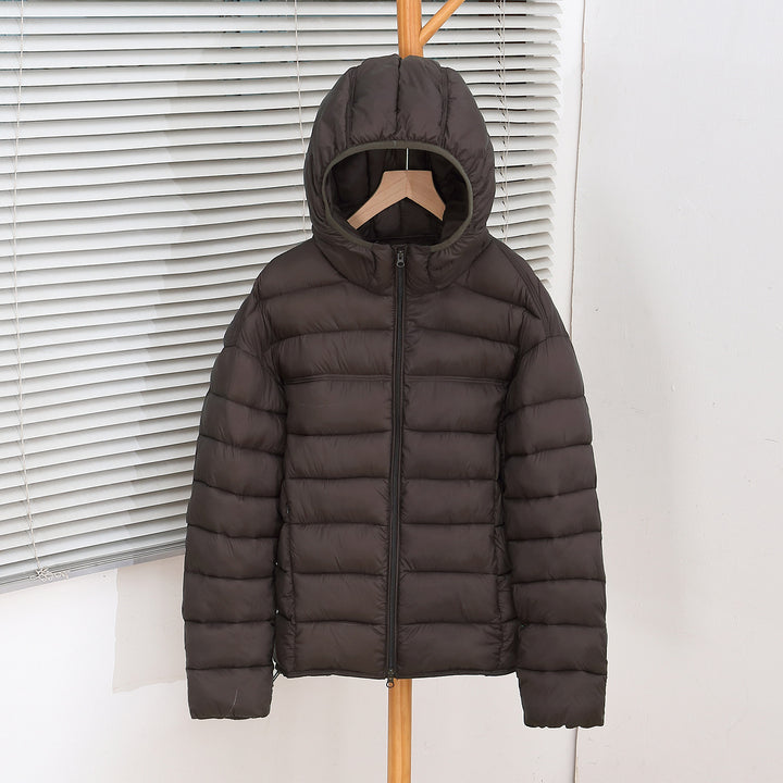 Damen ultraleichte Steppkurzjacke mit Thermo-Isolierung, ergonomischer Kapuze und packbarem Design – Célinea
