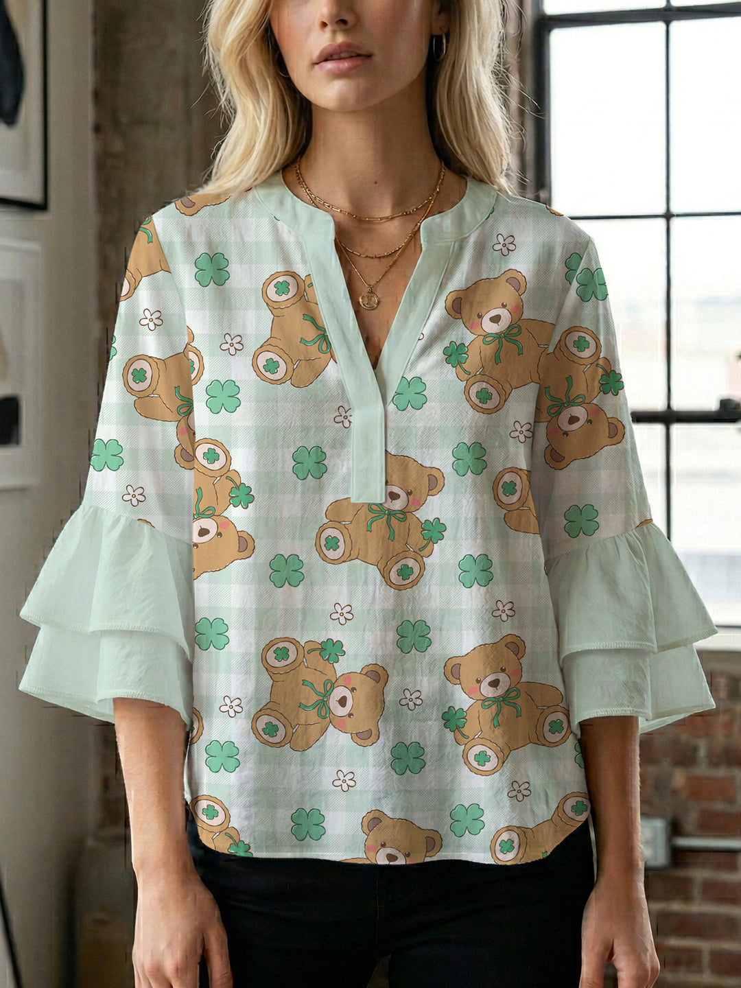 Damen Bluse mit voluminösen Flügelärmel und intensivem Blattmuster Echo Archiv