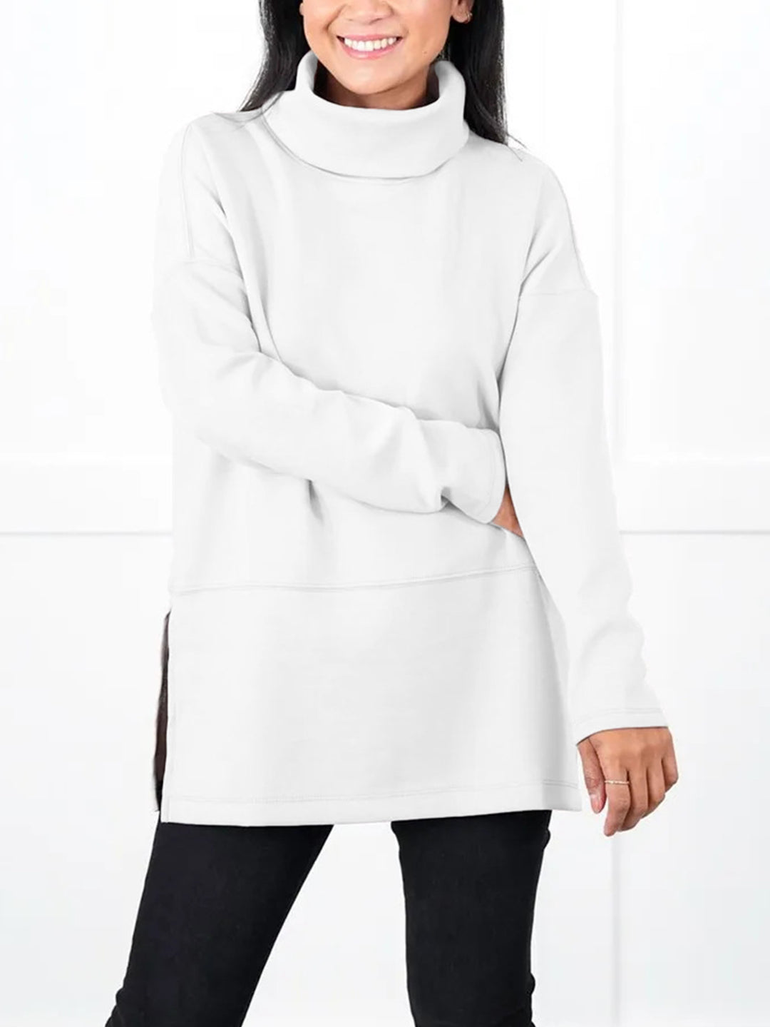 Damen Oversize Sweat-Tunika mit hohem Rollkragen, seitlichen Schlitzen und verlängertem Saum – Avérine