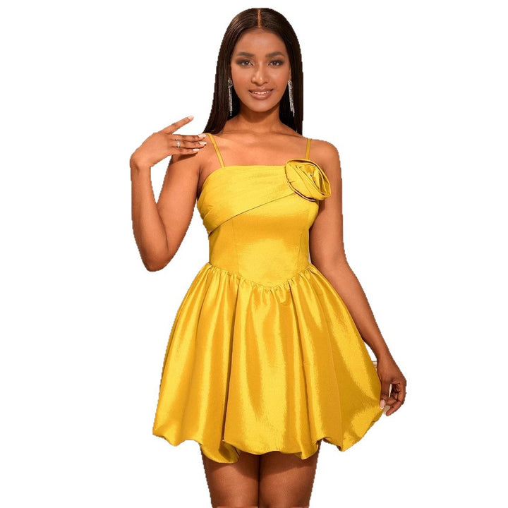 Damen Verspieltes Minikleid mit asymmetrischem Oberteil und floralem Detail Echo Archiv