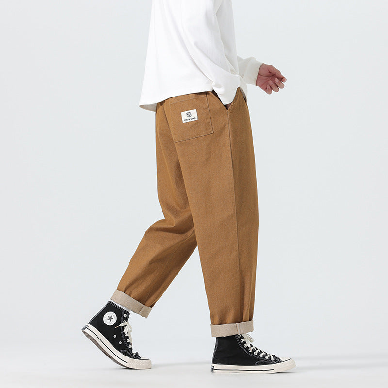 Herren Locker geschnittene Cropped-Denimhose mit Umschlag und Label-Patch Echo Archiv