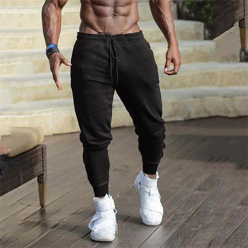 Herren Sportliche Jogginghose mit innovativen atmungsaktiven Einsätzen Echoarchiv