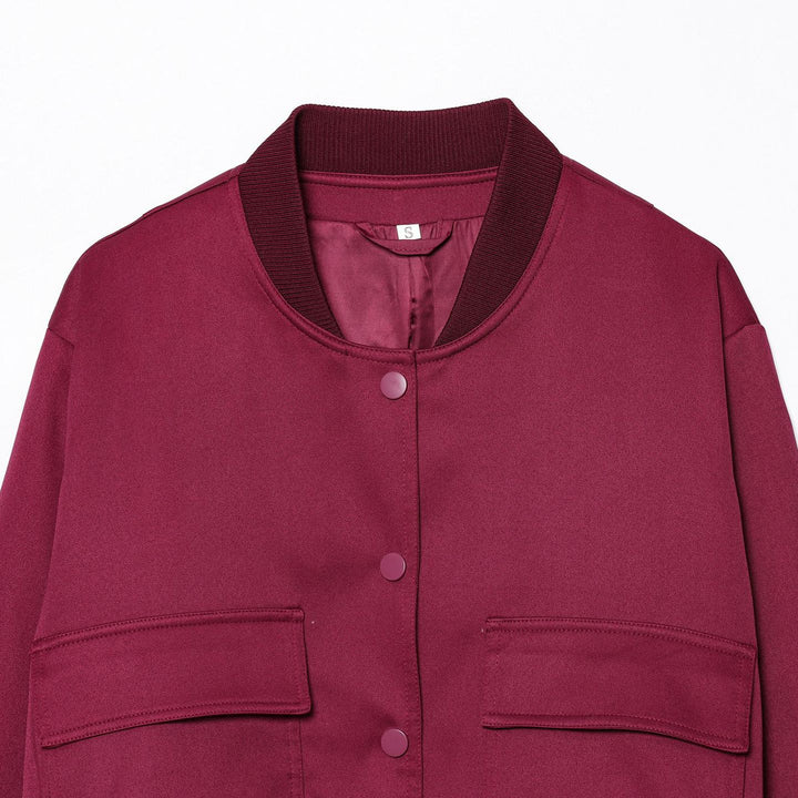 Damen cropped Bomberjacke mit Druckknopfleiste, überschnittenen Schultern und großen Klappentaschen – Avenza