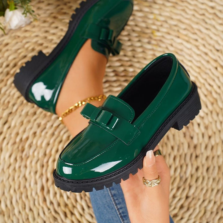 Damen nan elegante Lack-Plateau-Loafer mit dekorativer Schleife und profilierter Gummisohle Echo Archiv